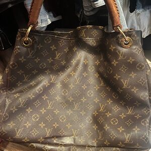 Louis Vuitton artsy bag